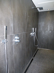 Installation d'une Salle de Bain dans une extension avec robinetteries vasques et douche encastrée, caniveau de douche de 3,80m, secteur Alençon.